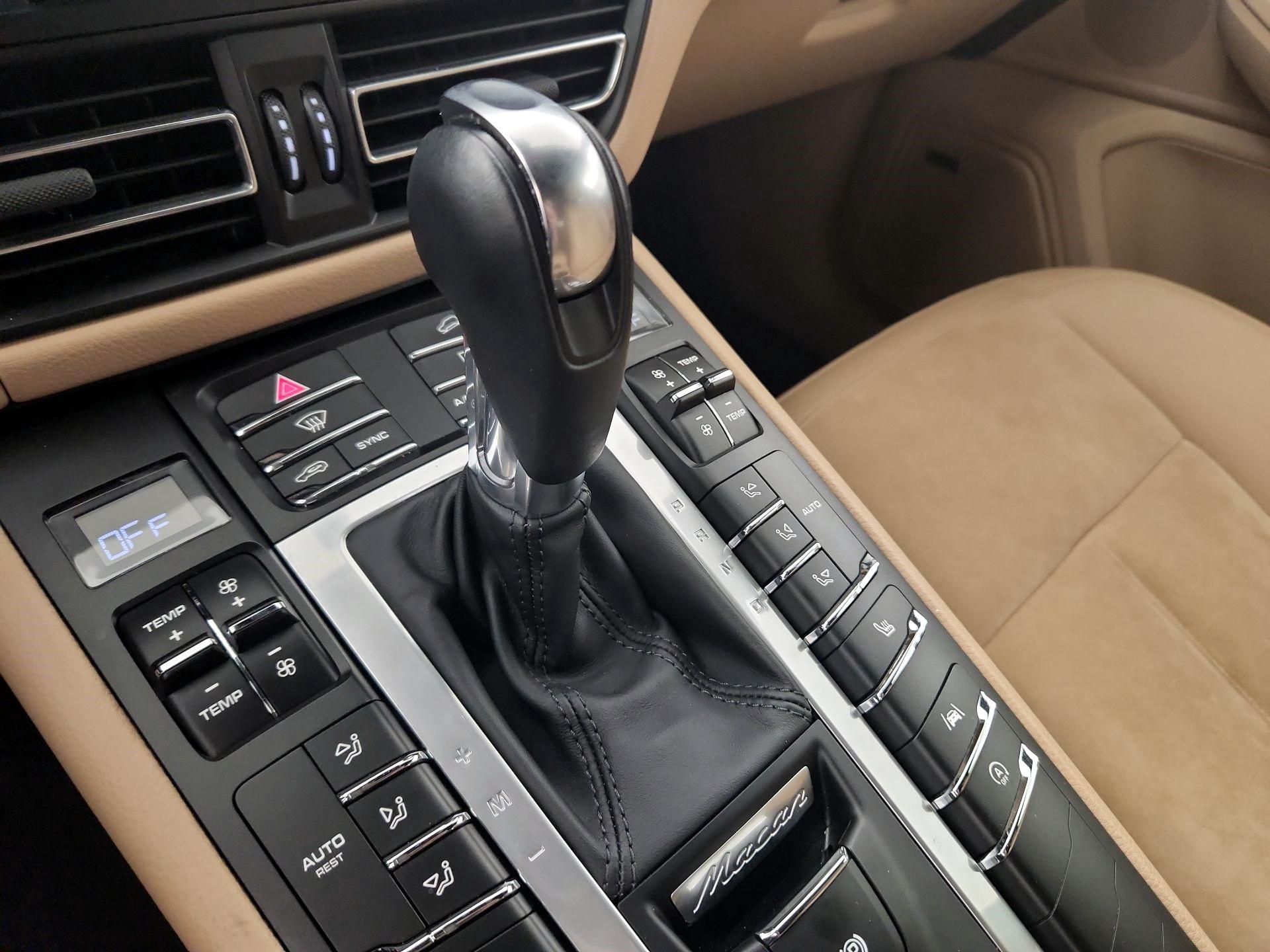 Thumbnail: 2021 Porsche Macan - 17