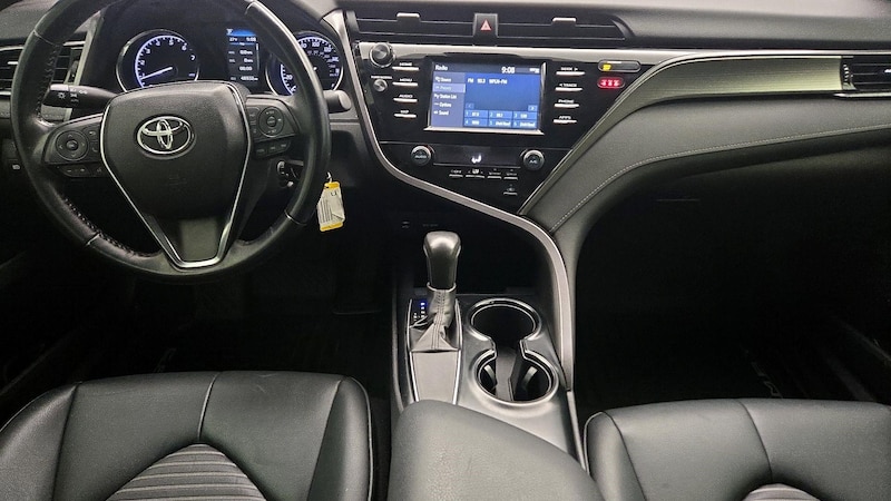 2019 Toyota Camry SE 9