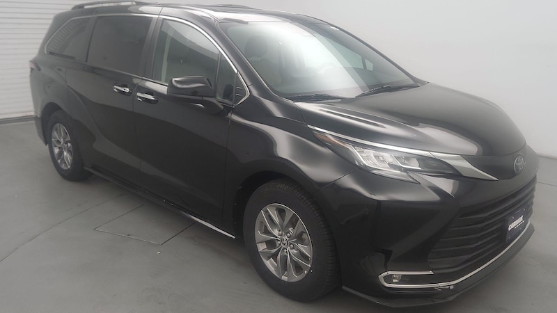 2021 Toyota Sienna XLE Hero Image