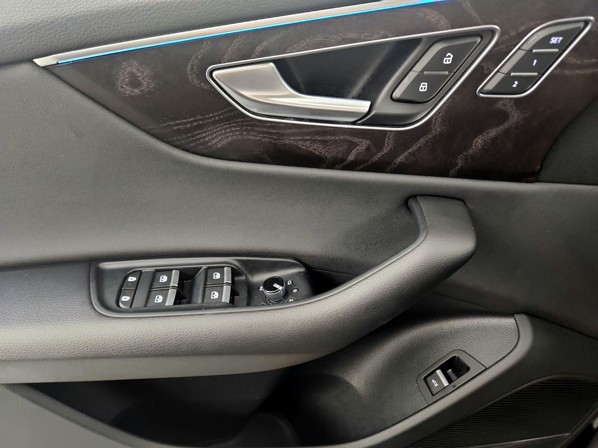Thumbnail: 2021 Audi Q8 - 12