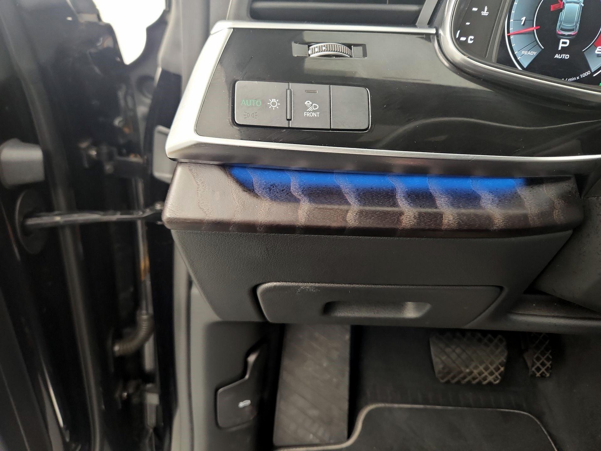 Thumbnail: 2021 Audi Q8 - 13