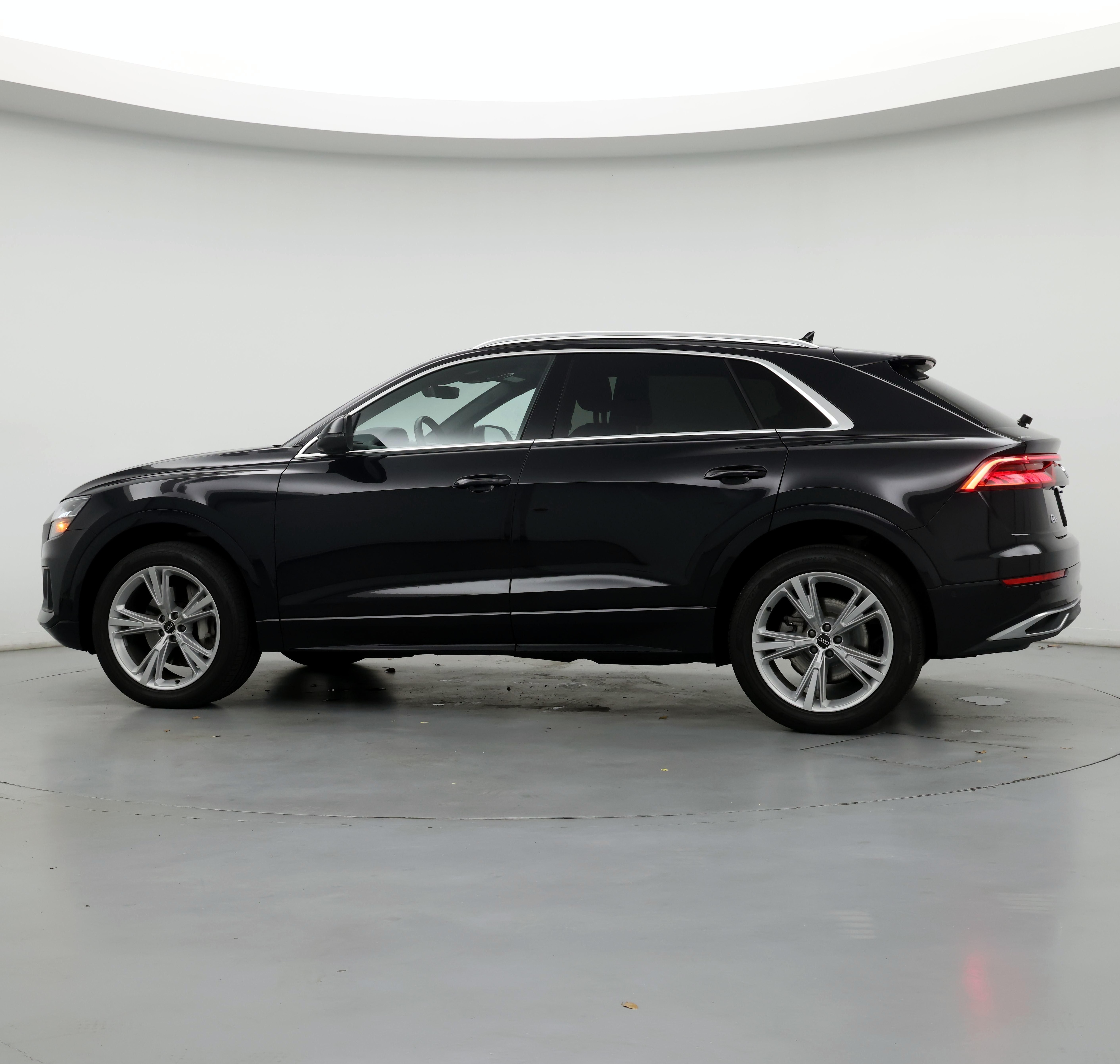 Thumbnail: 2021 Audi Q8 - 3