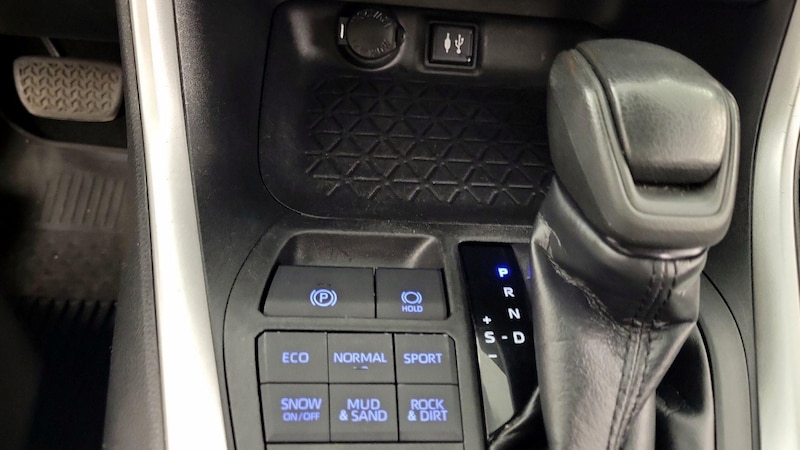 2019 Toyota RAV4 XLE 17