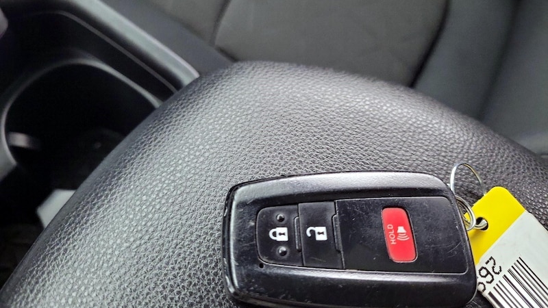 2019 Toyota RAV4 XLE 23