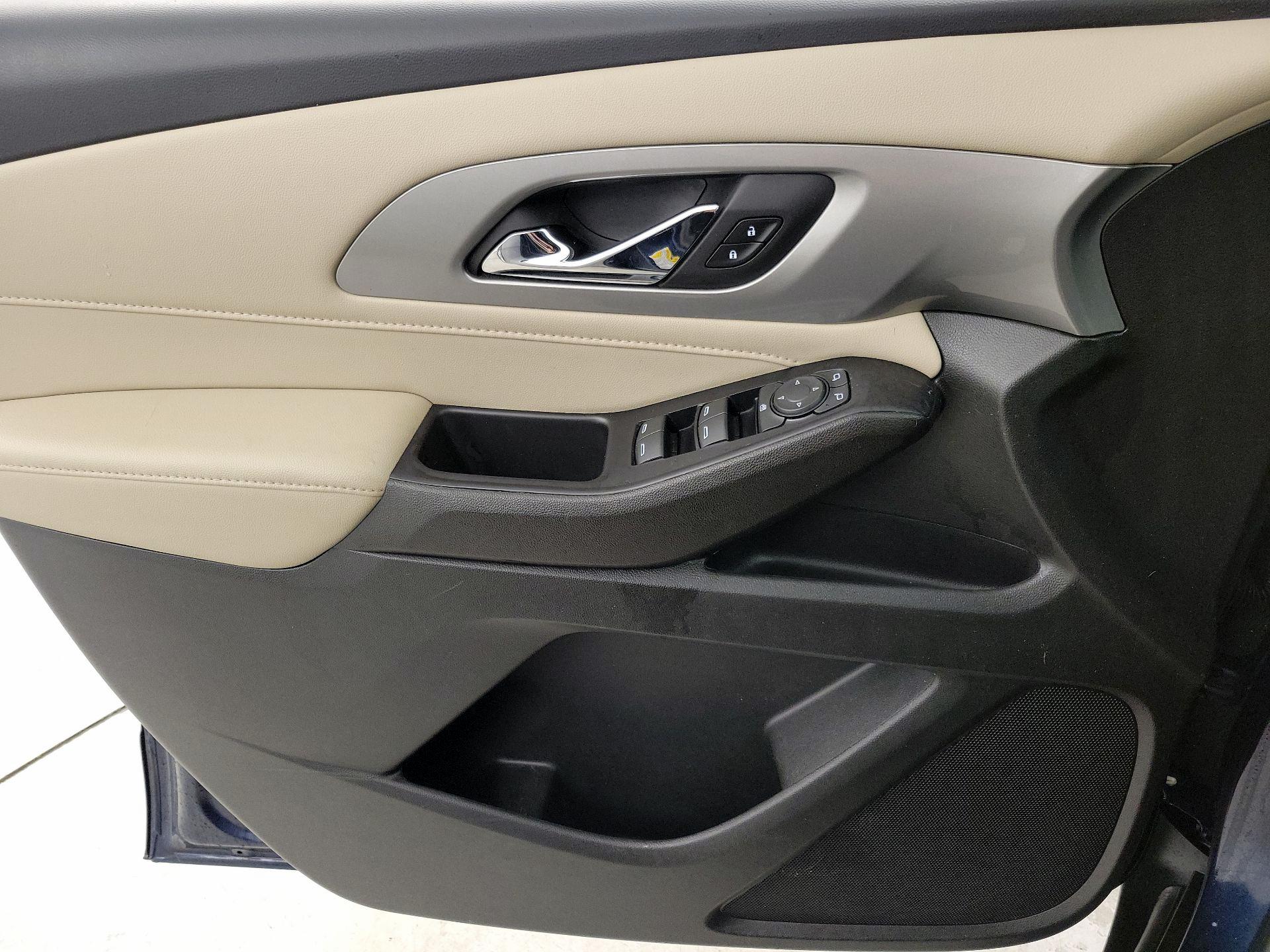 Thumbnail: 2022 Chevrolet Traverse - 12