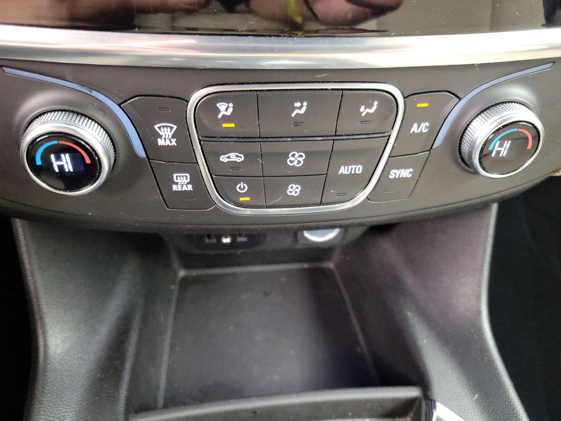 Thumbnail: 2022 Chevrolet Traverse - 17