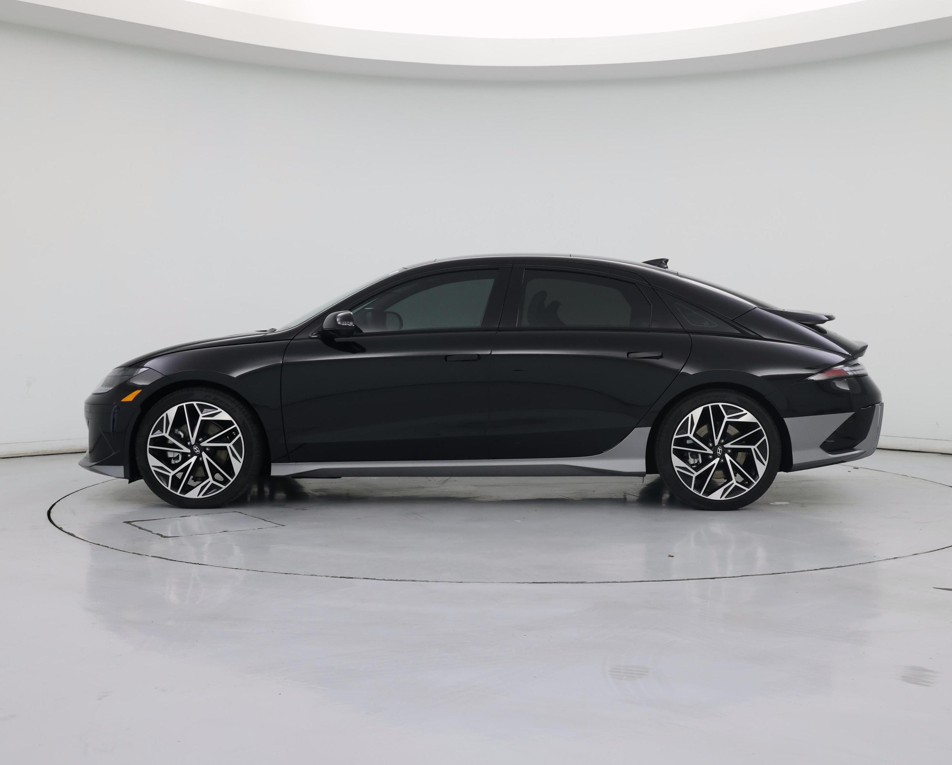 Thumbnail: 2023 Hyundai Ioniq 6 - 3