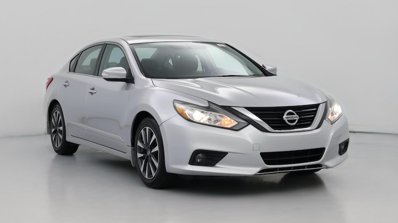 2016 Nissan Altima SL Hero Image