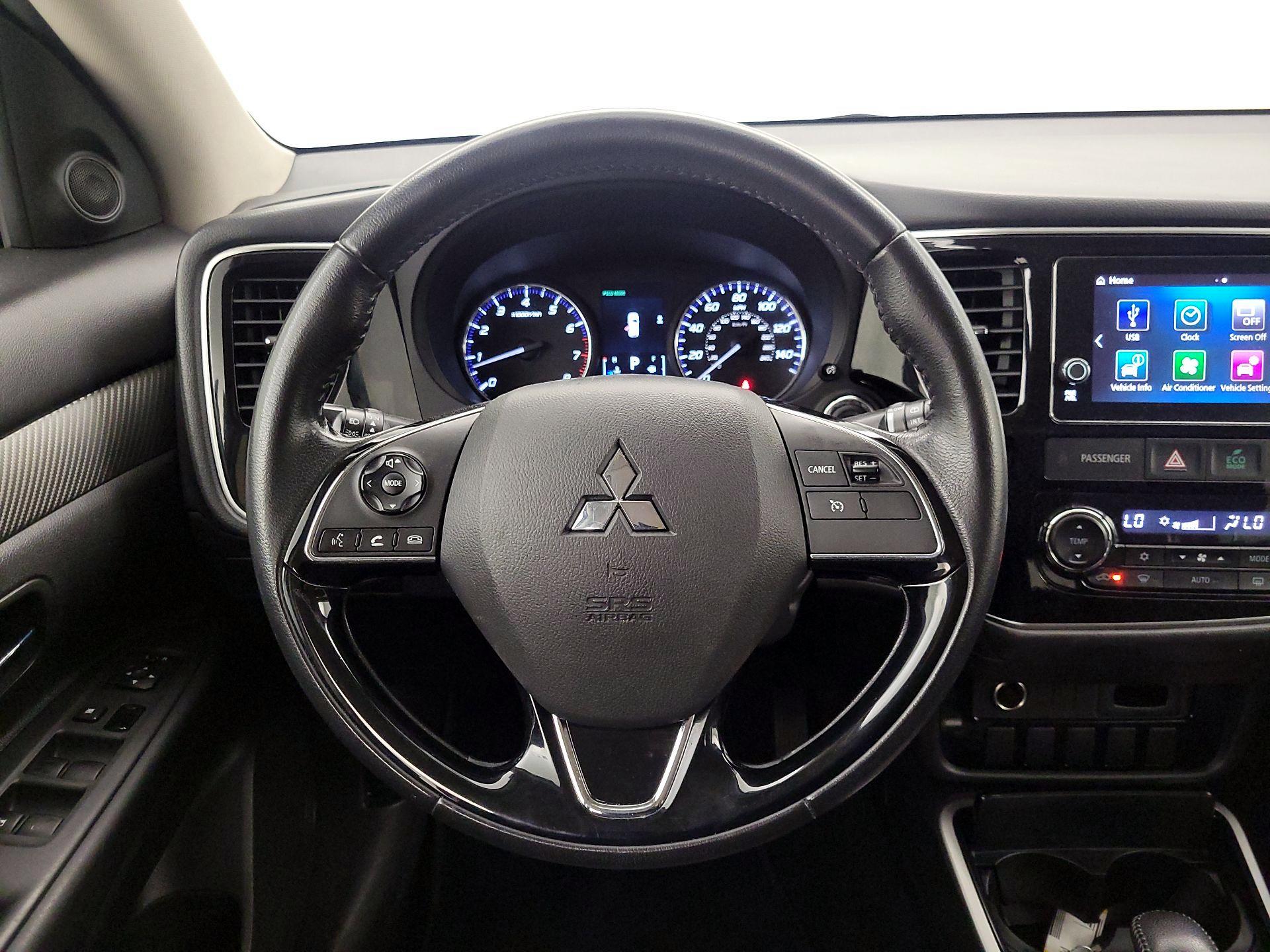 Thumbnail: 2018 Mitsubishi Outlander - 10