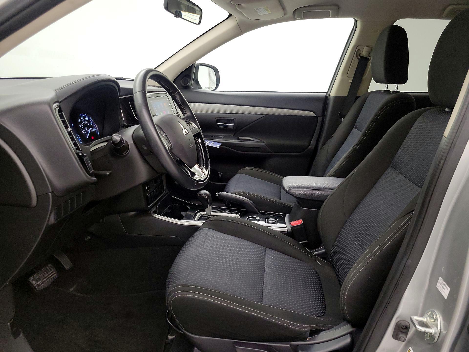 Thumbnail: 2018 Mitsubishi Outlander - 11