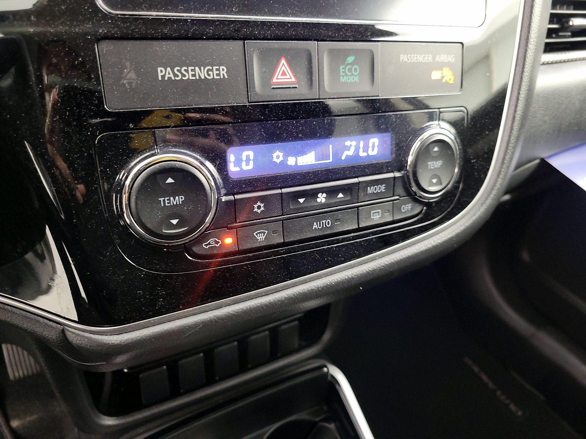 Thumbnail: 2018 Mitsubishi Outlander - 16