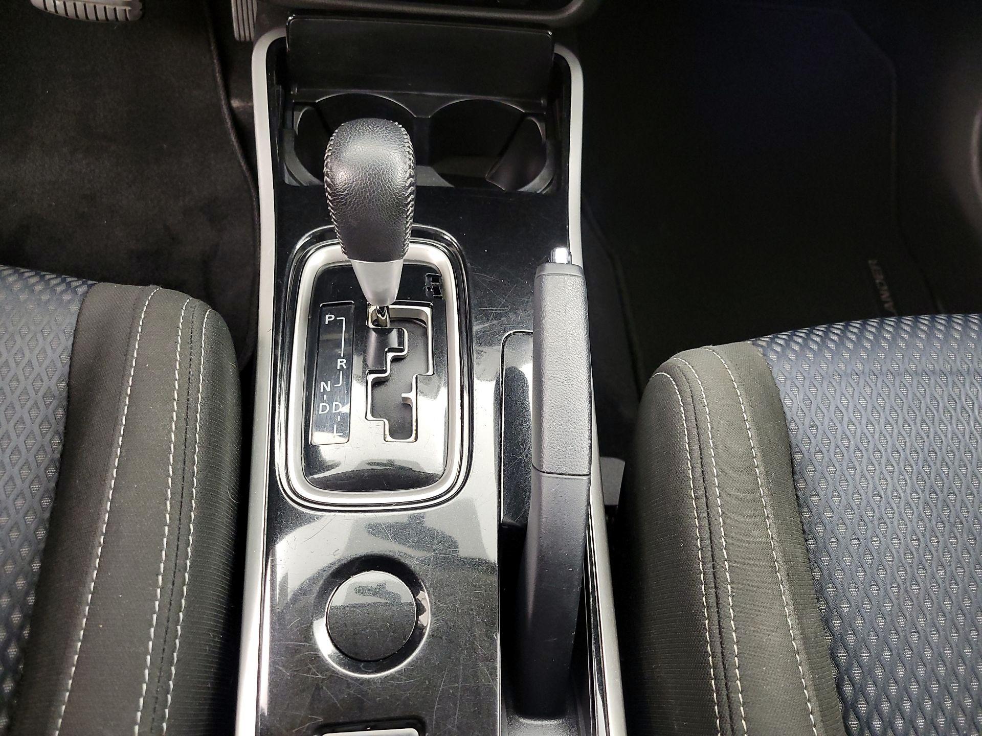 Thumbnail: 2018 Mitsubishi Outlander - 17