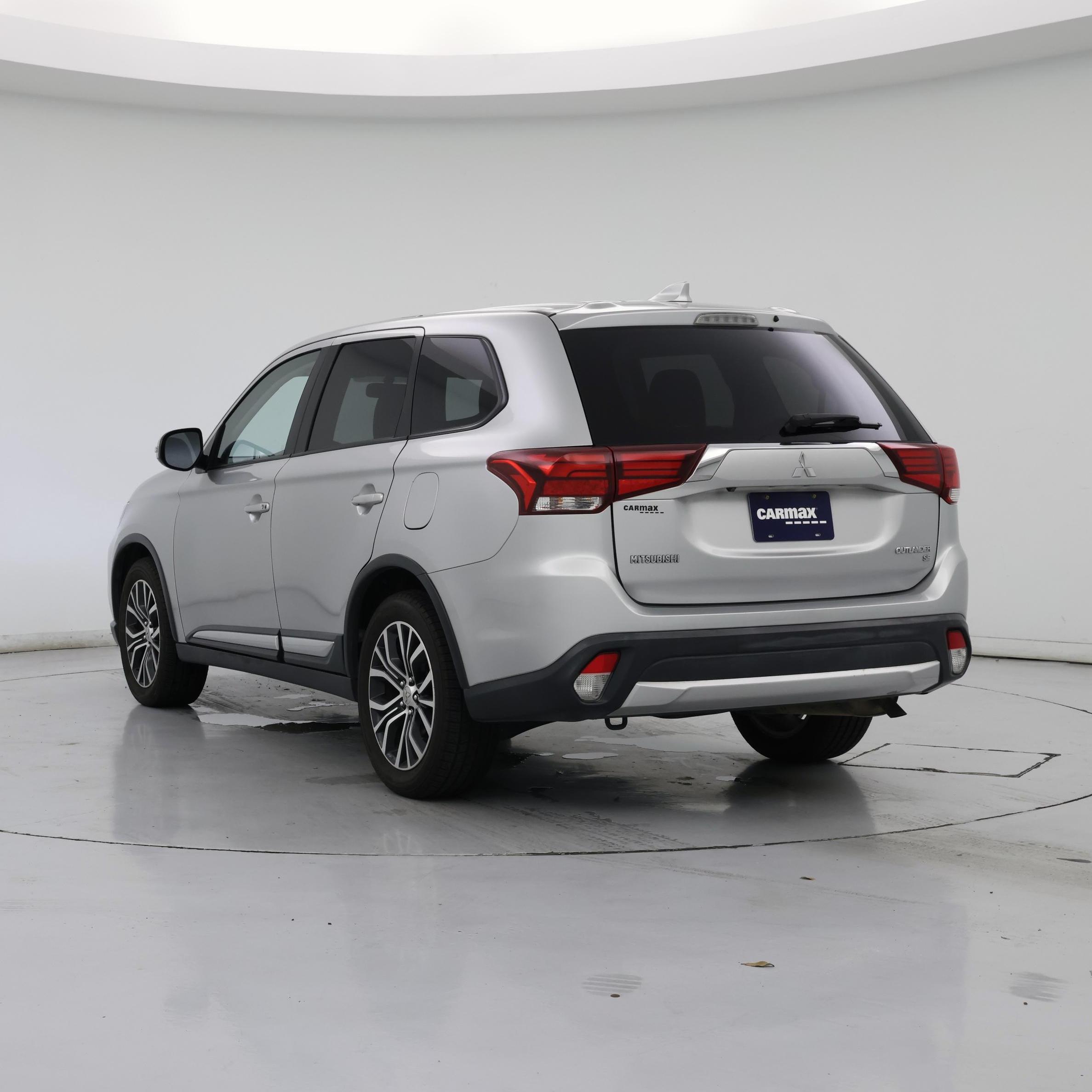 Thumbnail: 2018 Mitsubishi Outlander - 2