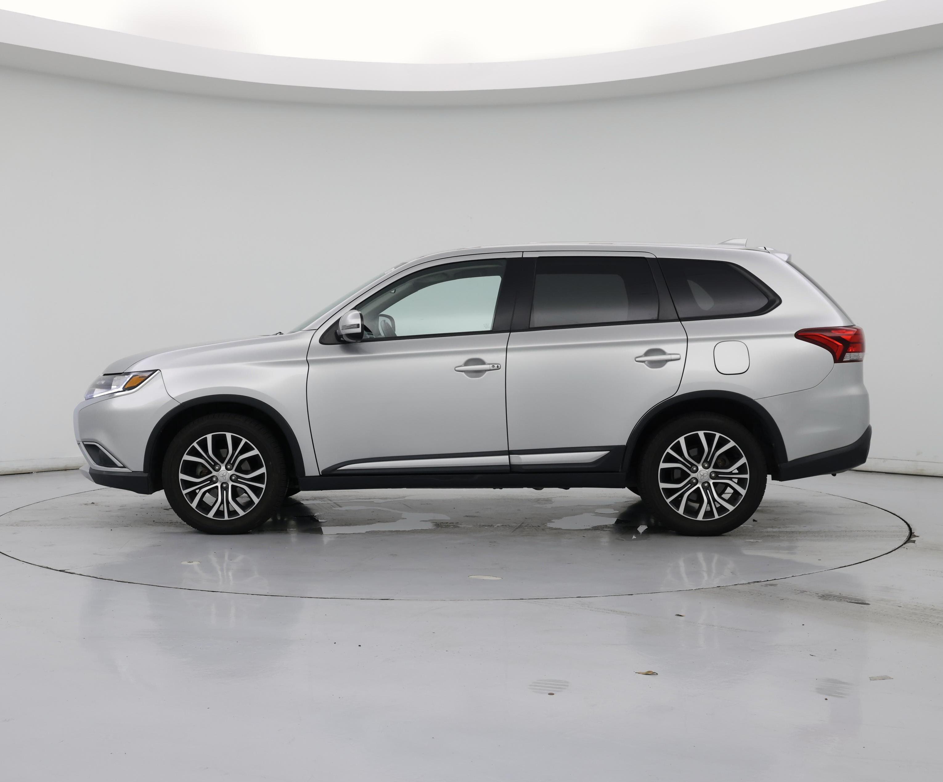 Thumbnail: 2018 Mitsubishi Outlander - 3