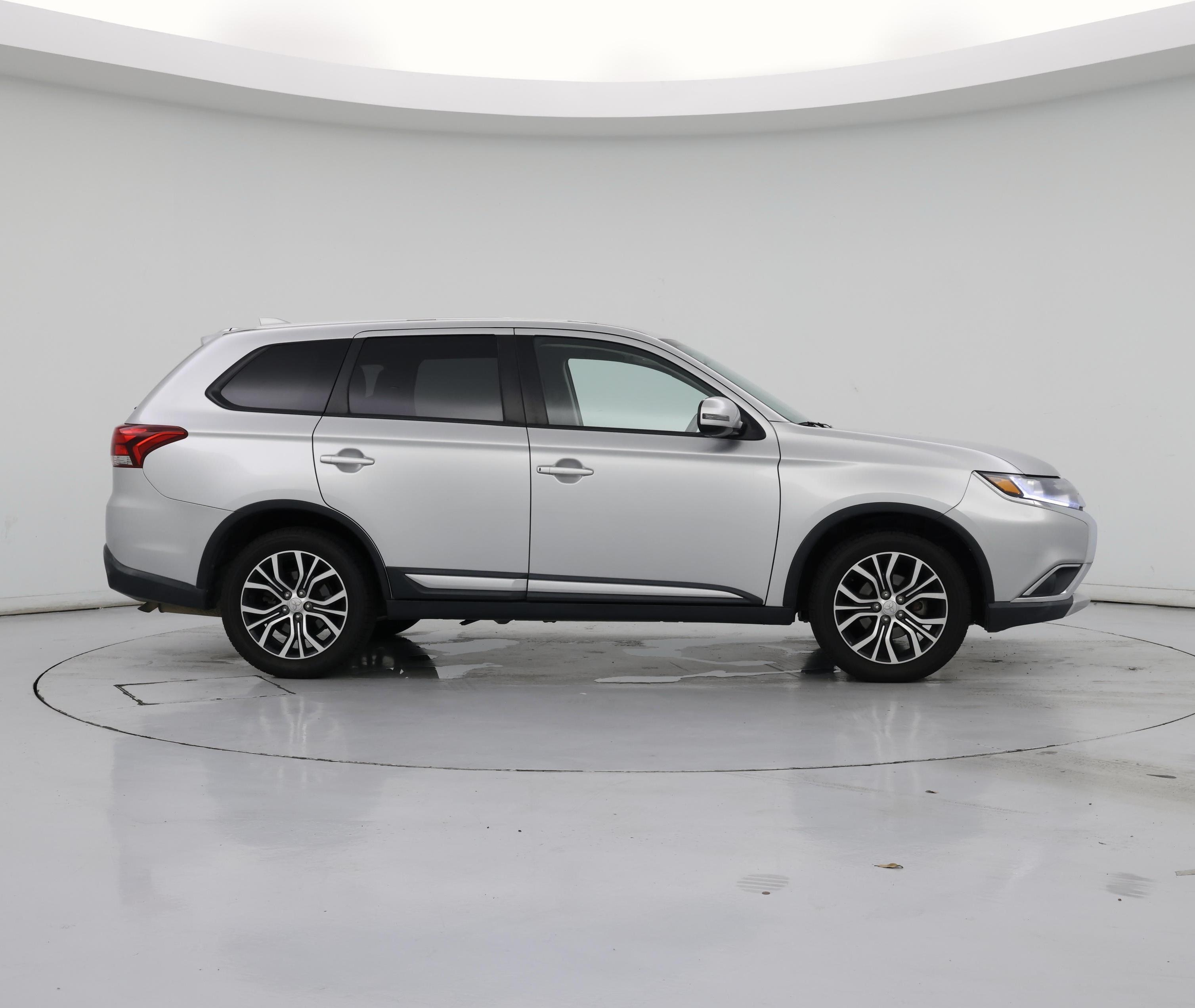 Thumbnail: 2018 Mitsubishi Outlander - 7