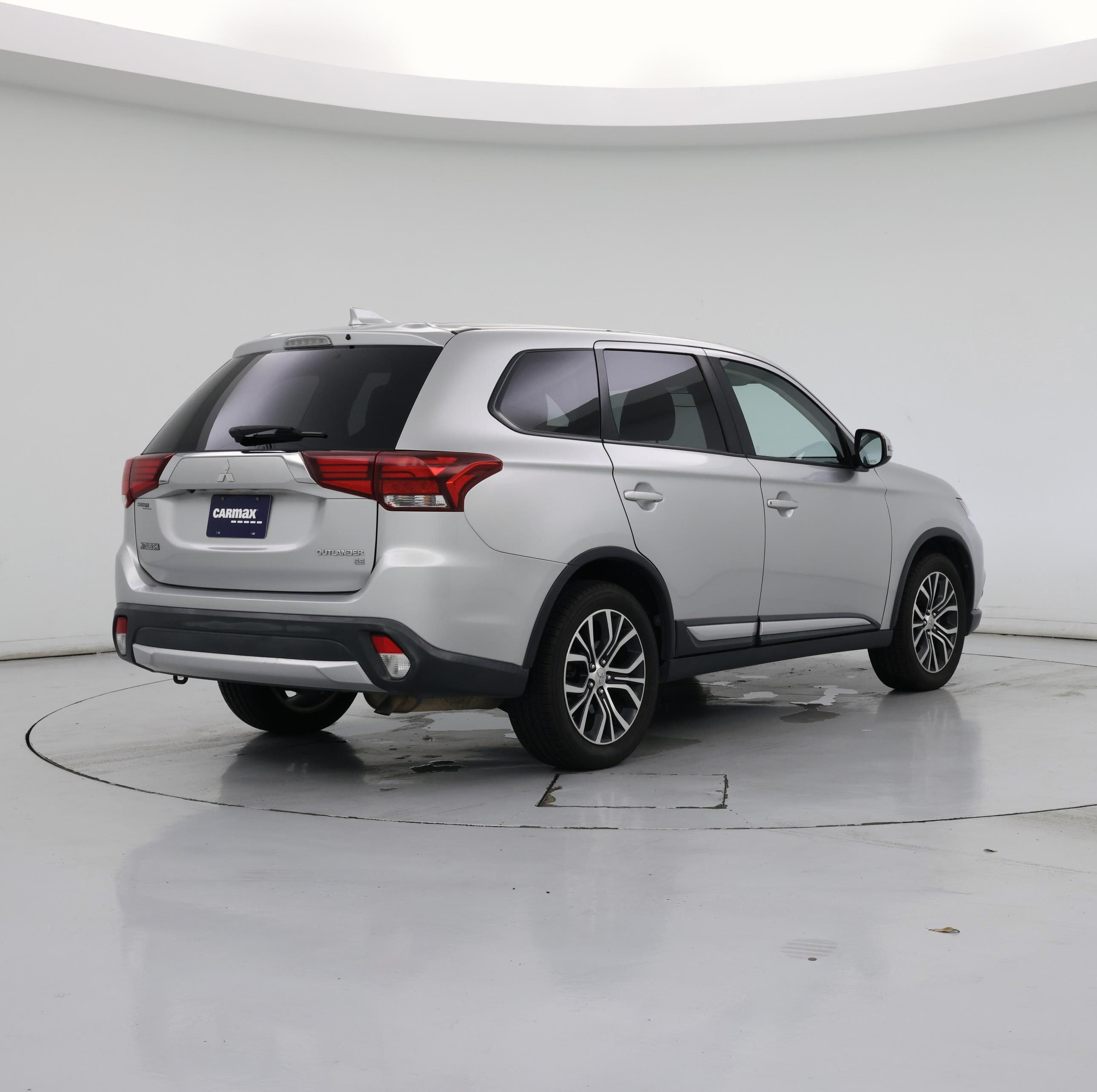 Thumbnail: 2018 Mitsubishi Outlander - 8
