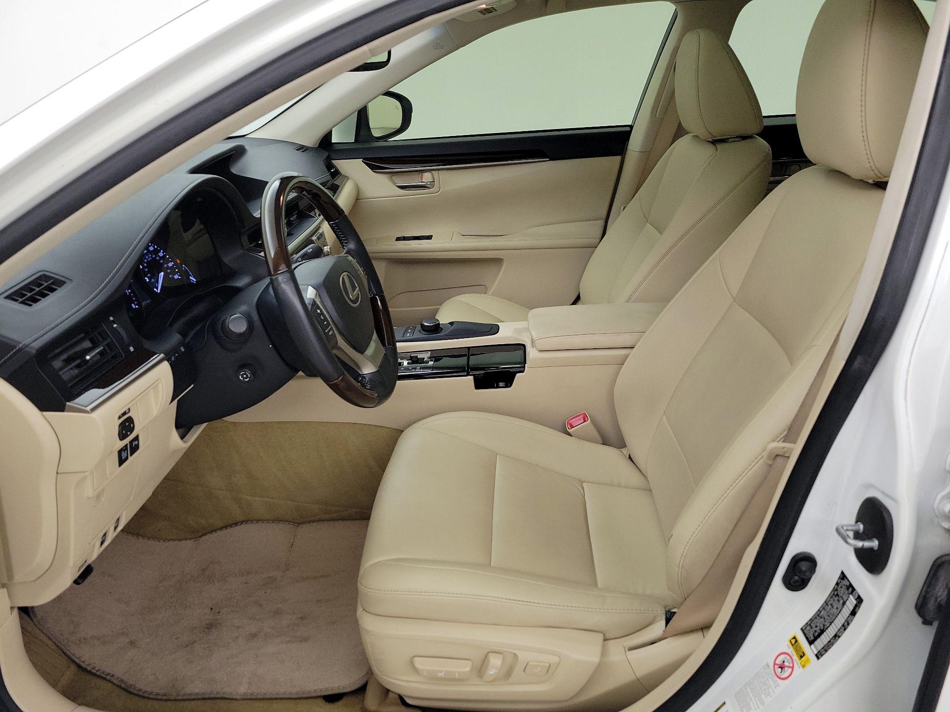 Thumbnail: 2013 Lexus ES - 11