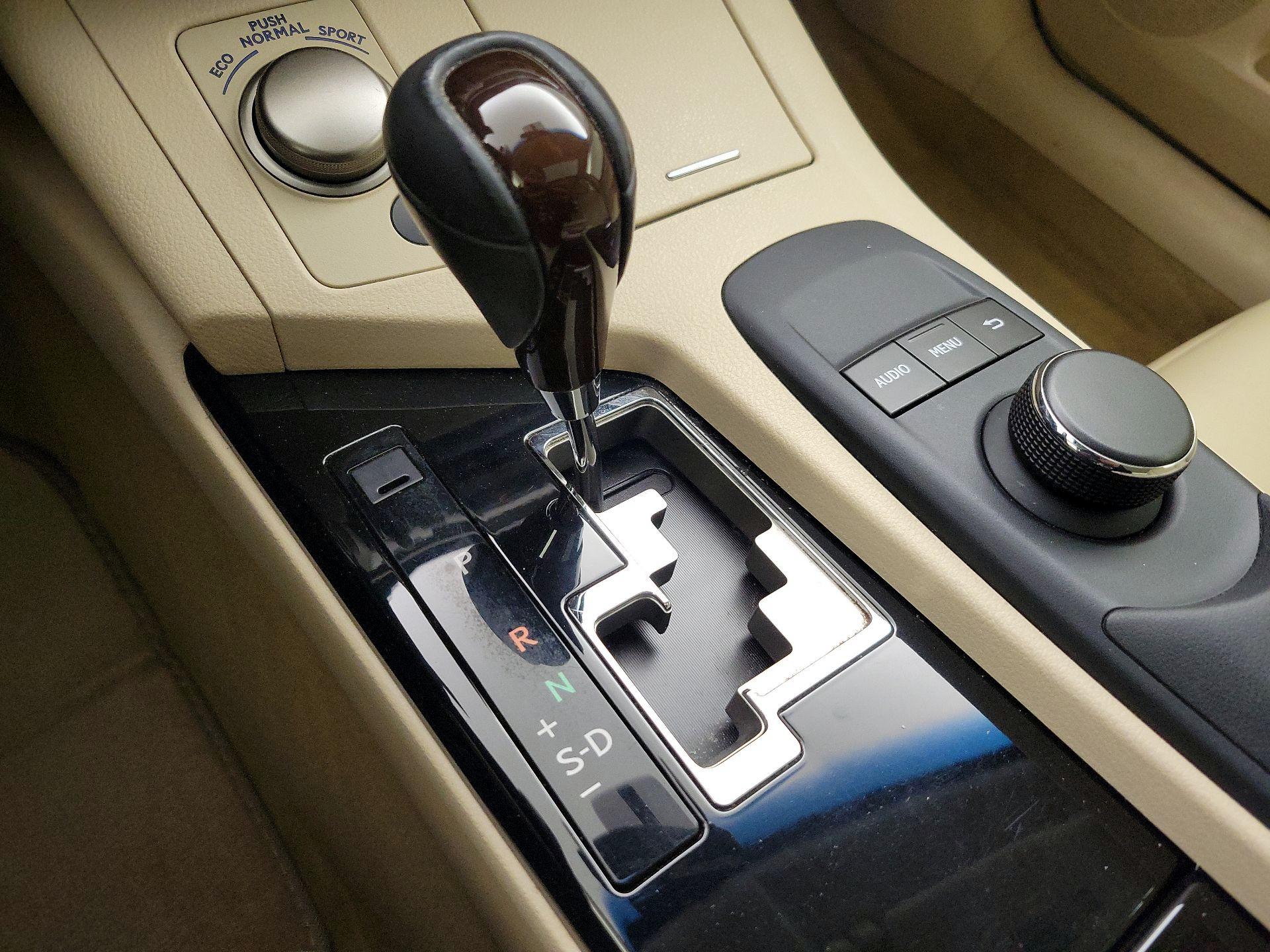 Thumbnail: 2013 Lexus ES - 17