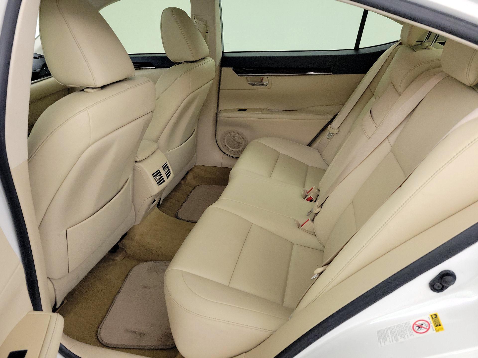 Thumbnail: 2013 Lexus ES - 19