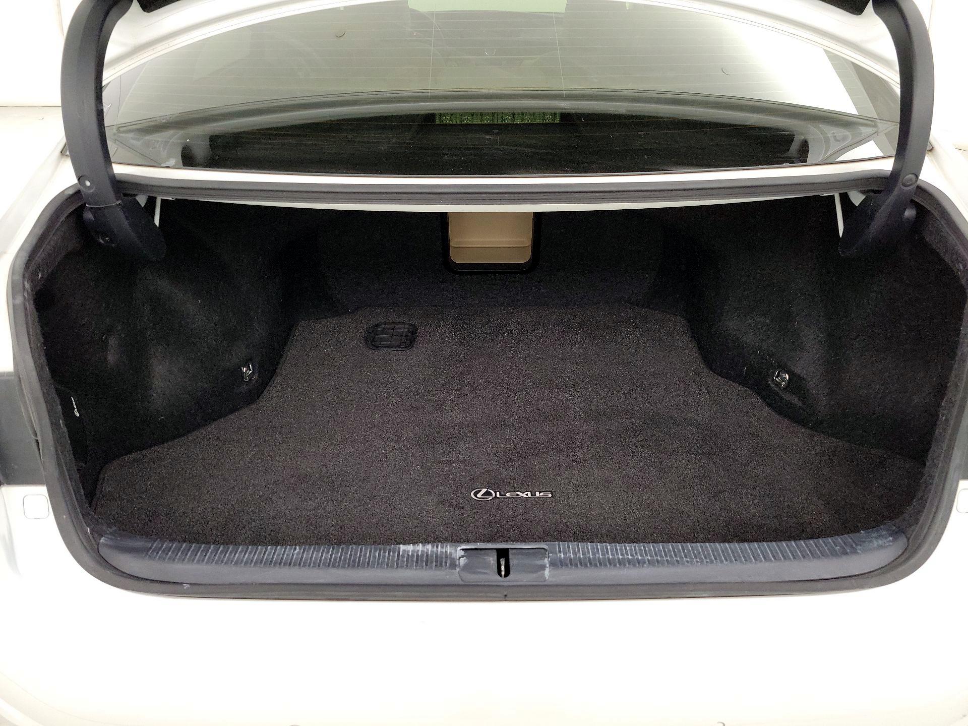 Thumbnail: 2013 Lexus ES - 20