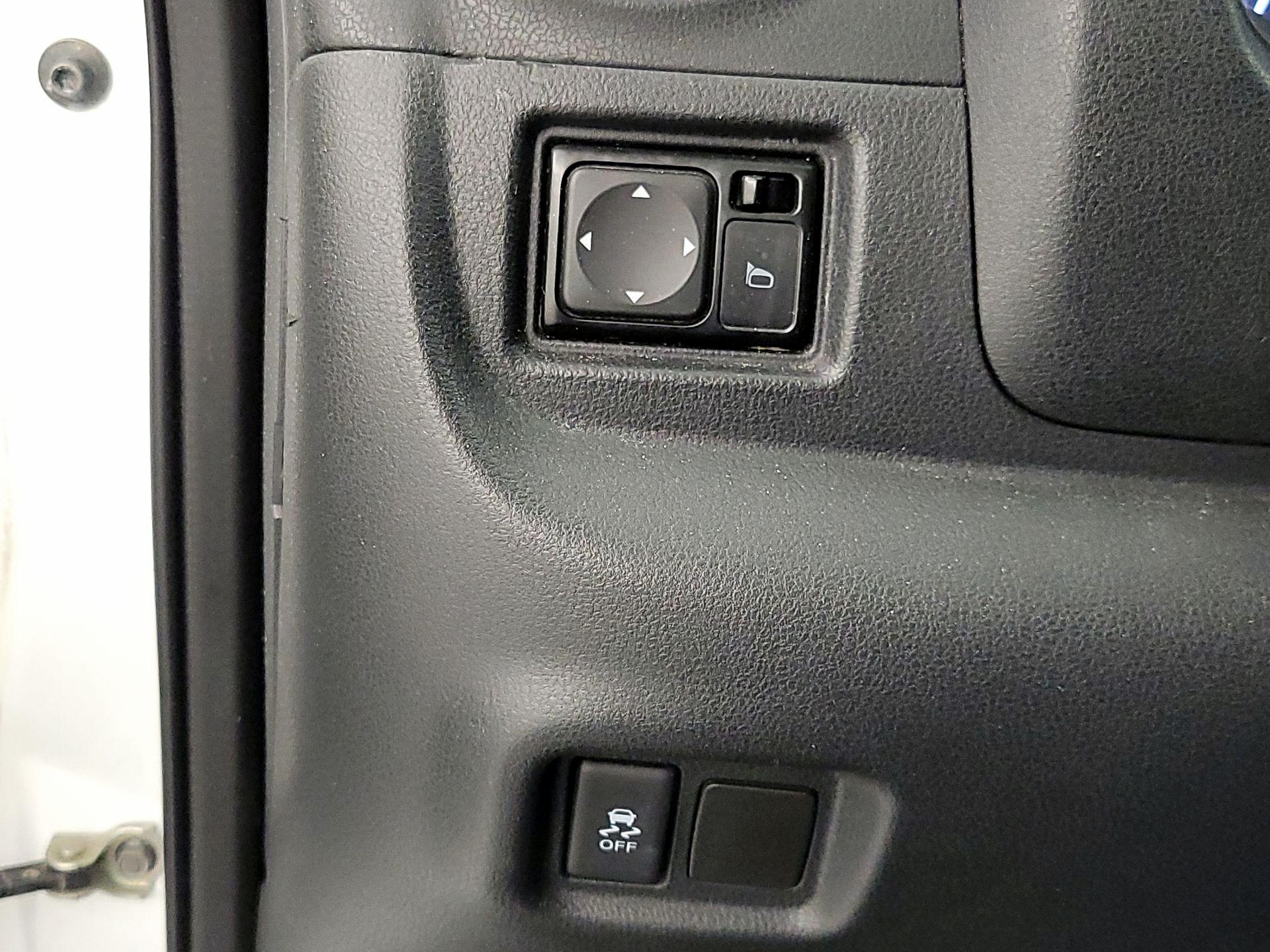 Thumbnail: 2016 Nissan Versa Note - 13