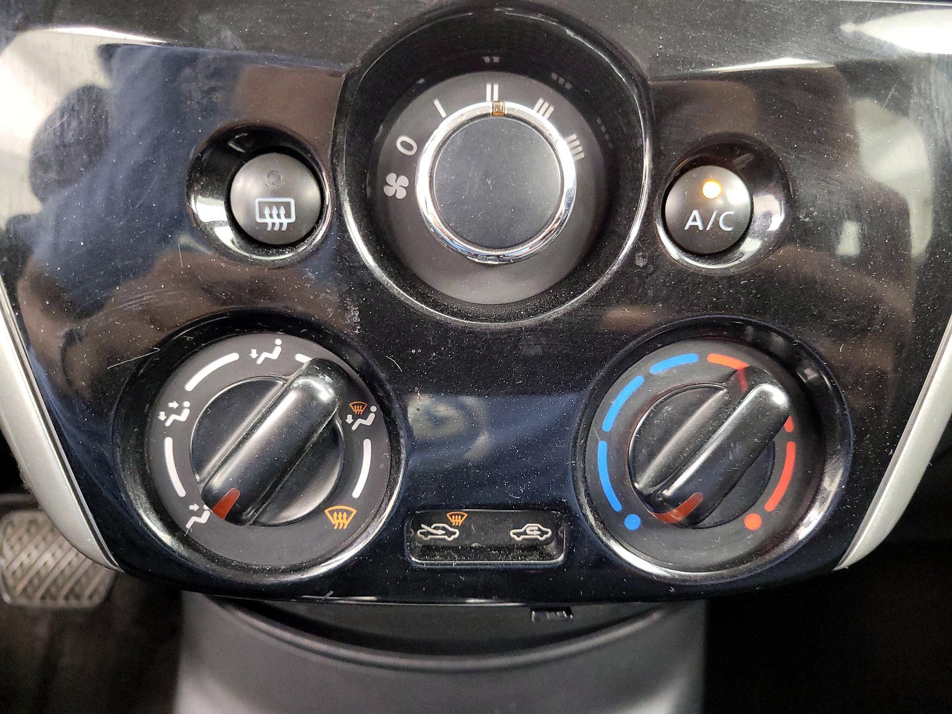 Thumbnail: 2016 Nissan Versa Note - 16