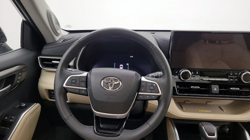 2023 Toyota Highlander Limited 10