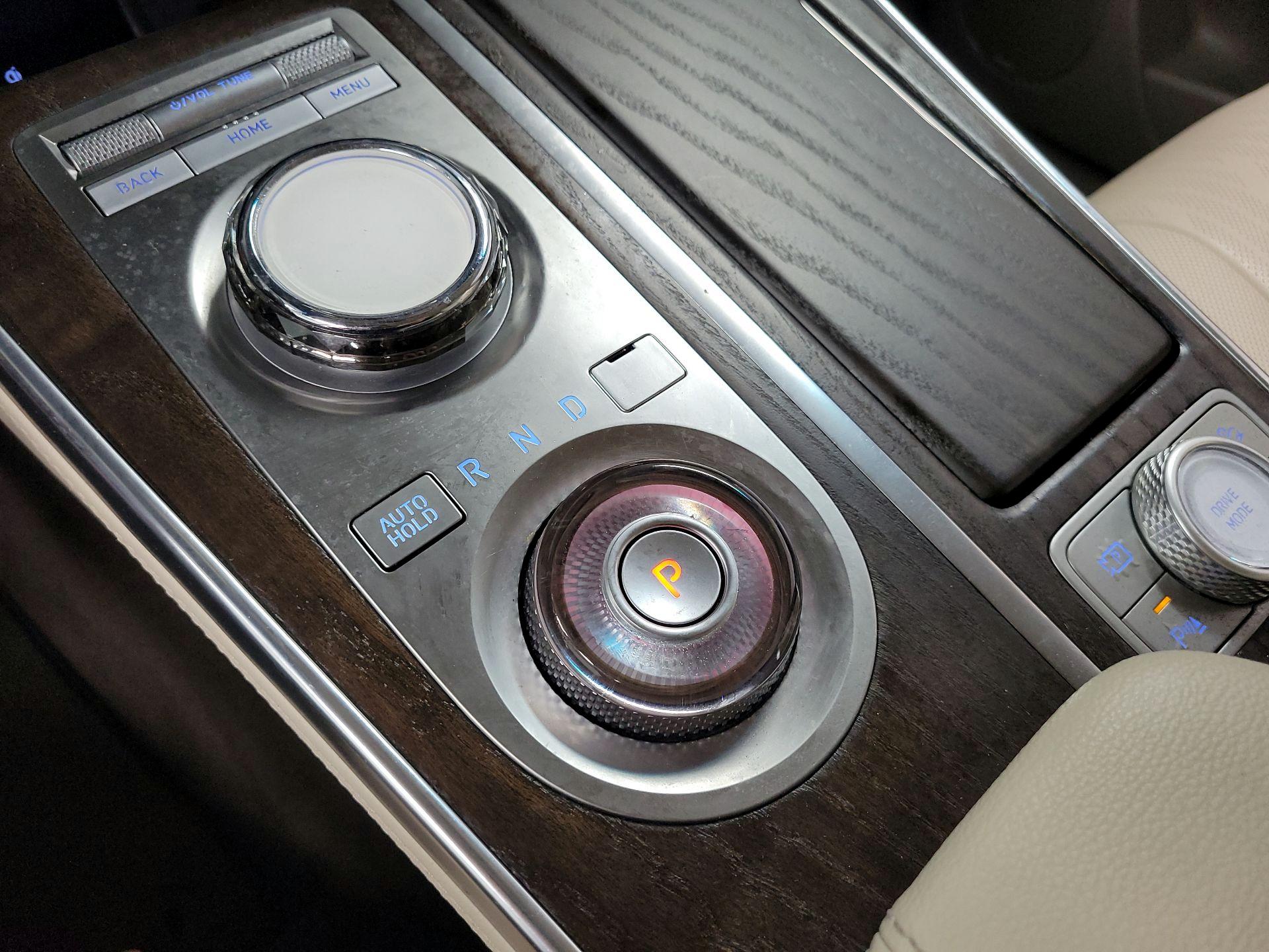 Thumbnail: 2023 Genesis GV80 - 16