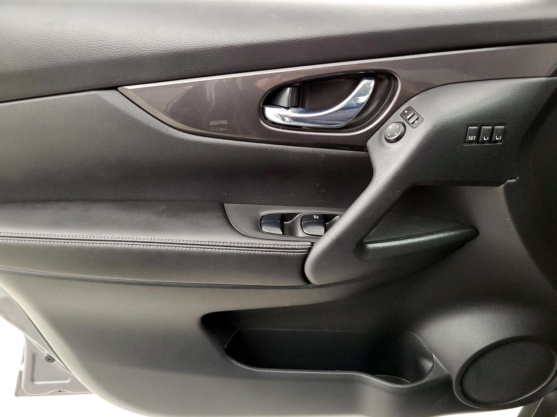 Thumbnail: 2019 Nissan Rogue - 12