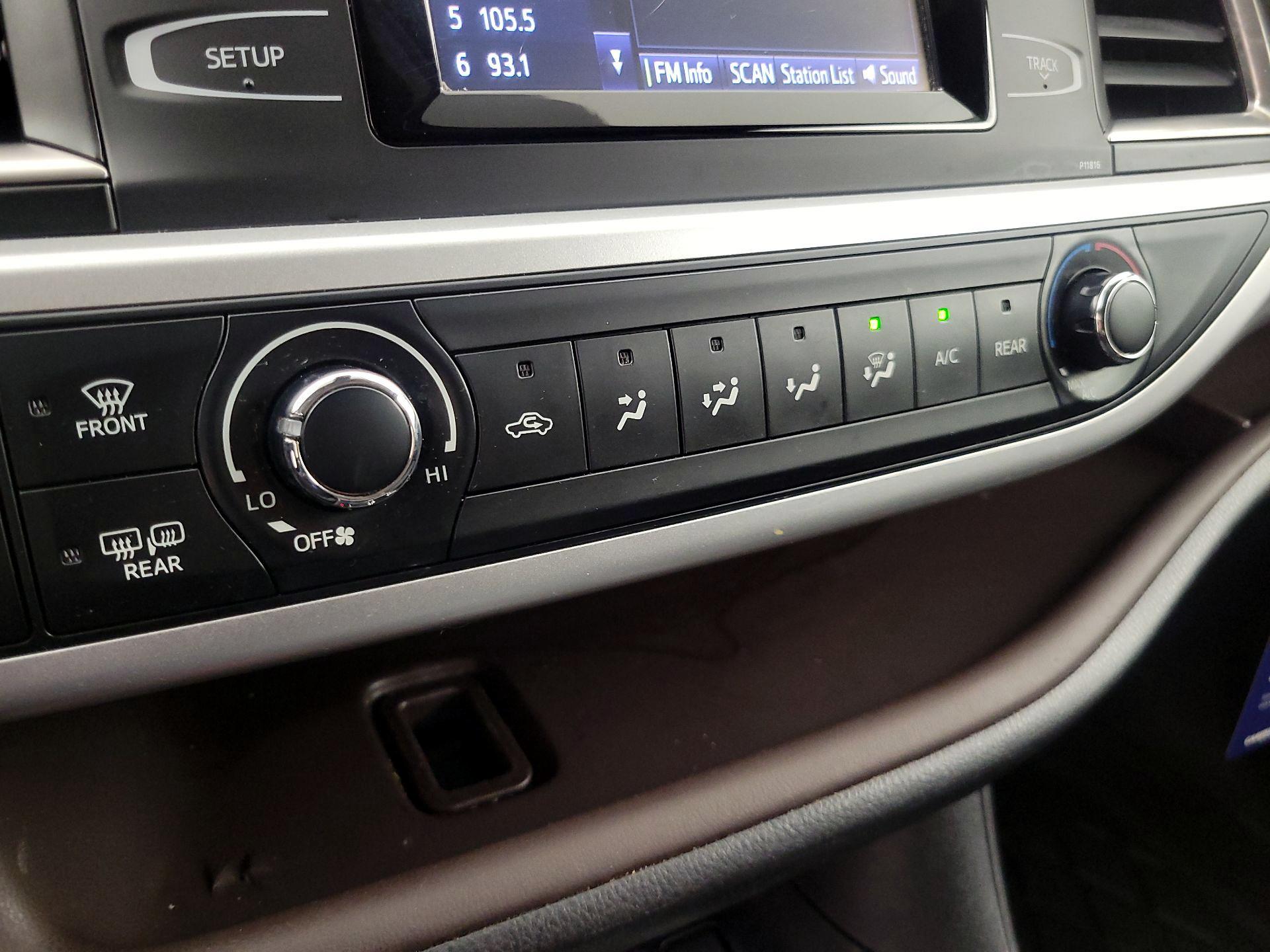 Thumbnail: 2019 Toyota Highlander - 16
