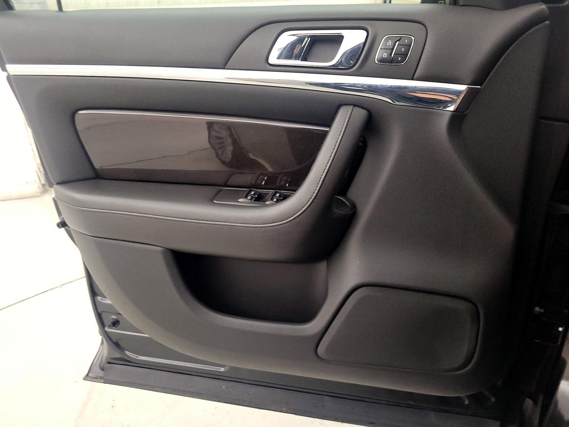 Thumbnail: 2015 Lincoln MKS - 12