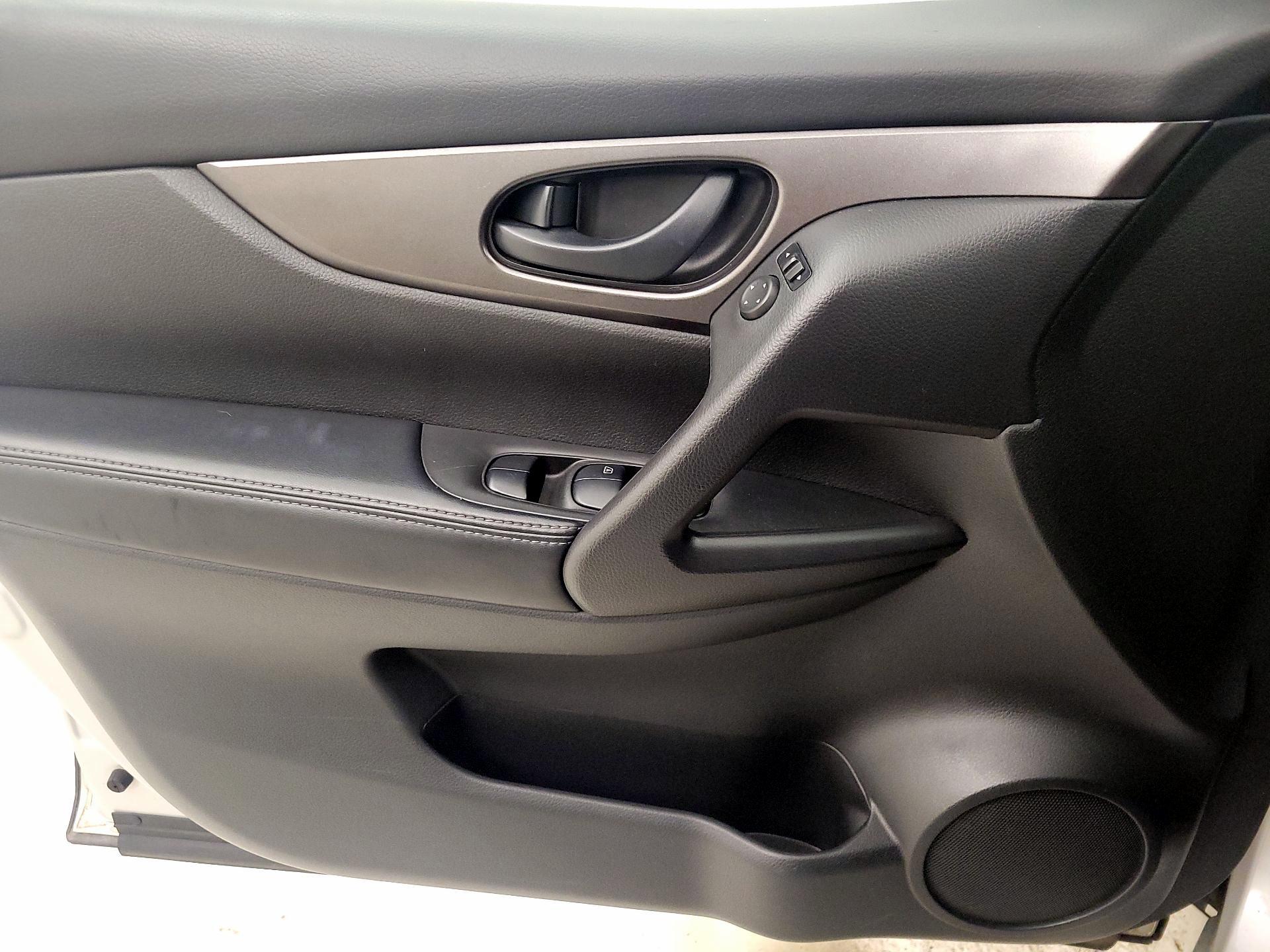 Thumbnail: 2019 Nissan Rogue Sport - 12