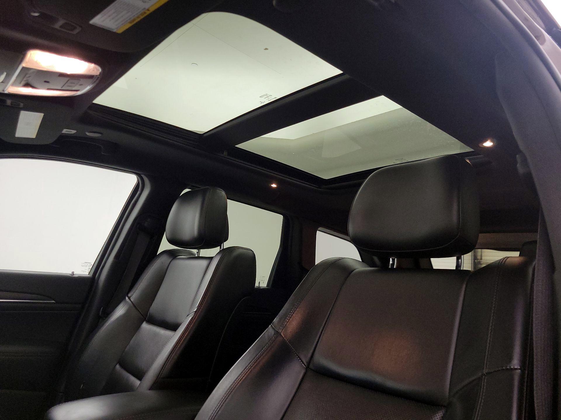 Thumbnail: 2020 Jeep Grand Cherokee - 20