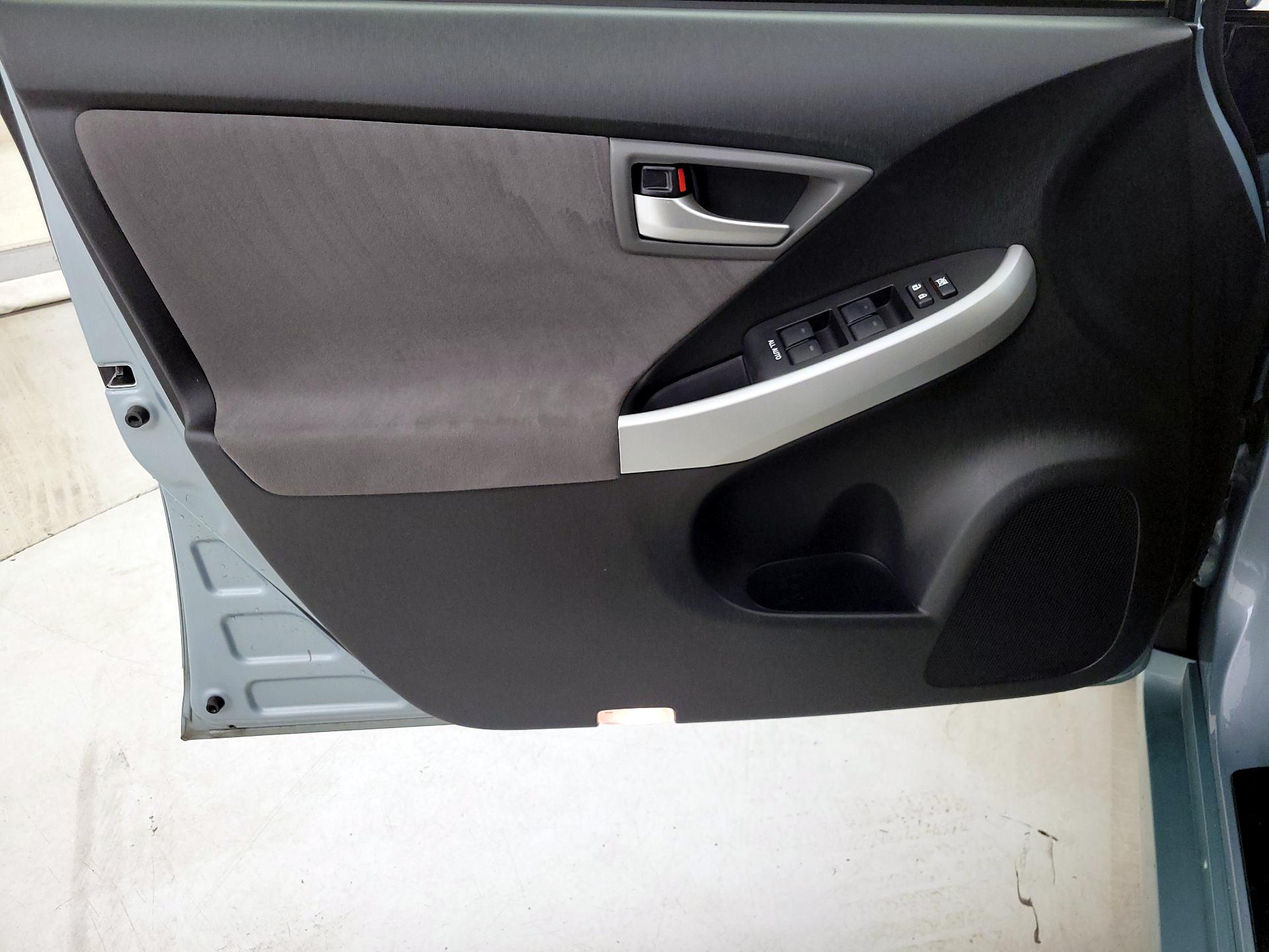 Thumbnail: 2015 Toyota Prius - 12