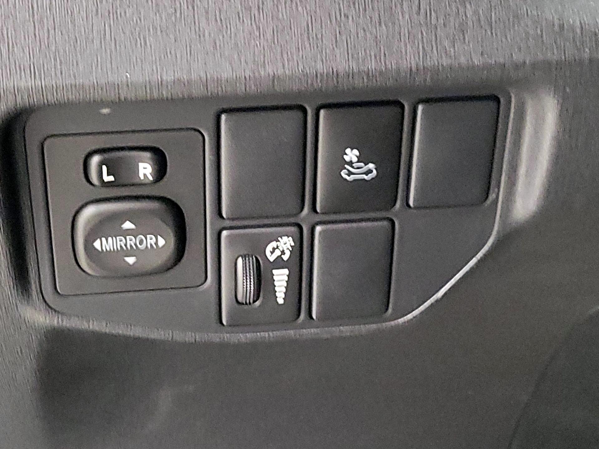 Thumbnail: 2015 Toyota Prius - 13