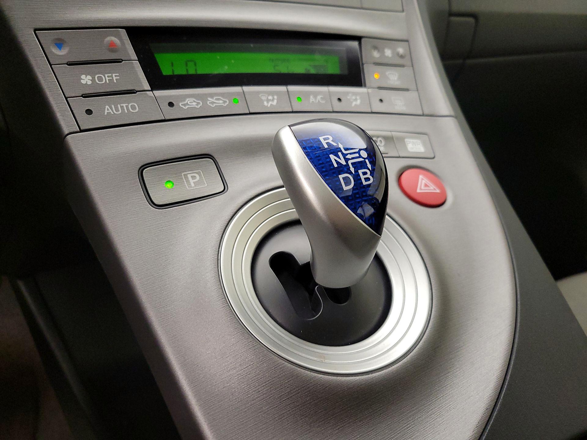 Thumbnail: 2015 Toyota Prius - 17