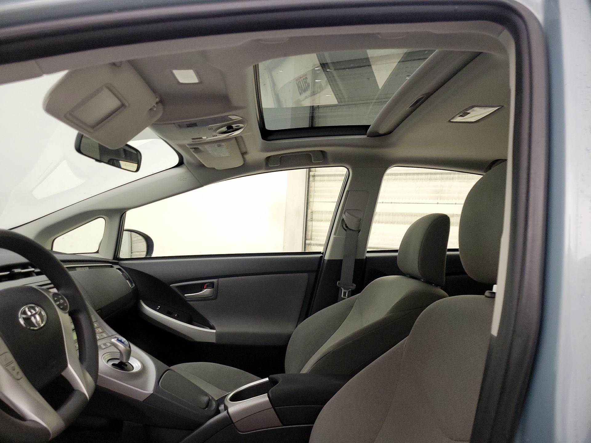 Thumbnail: 2015 Toyota Prius - 19
