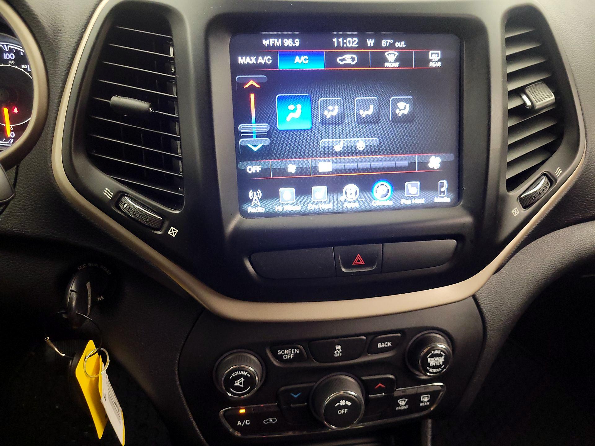 Thumbnail: 2016 Jeep Cherokee - 16