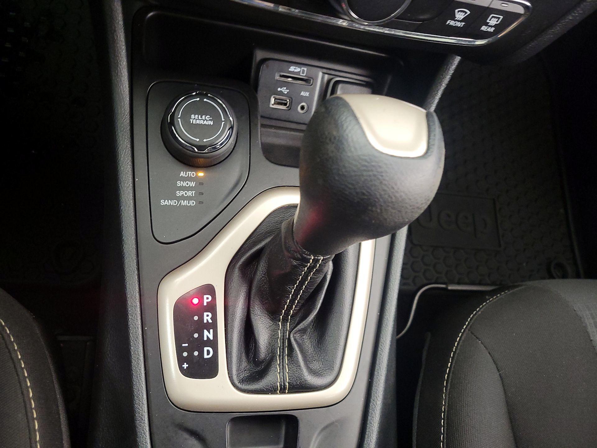 Thumbnail: 2016 Jeep Cherokee - 17