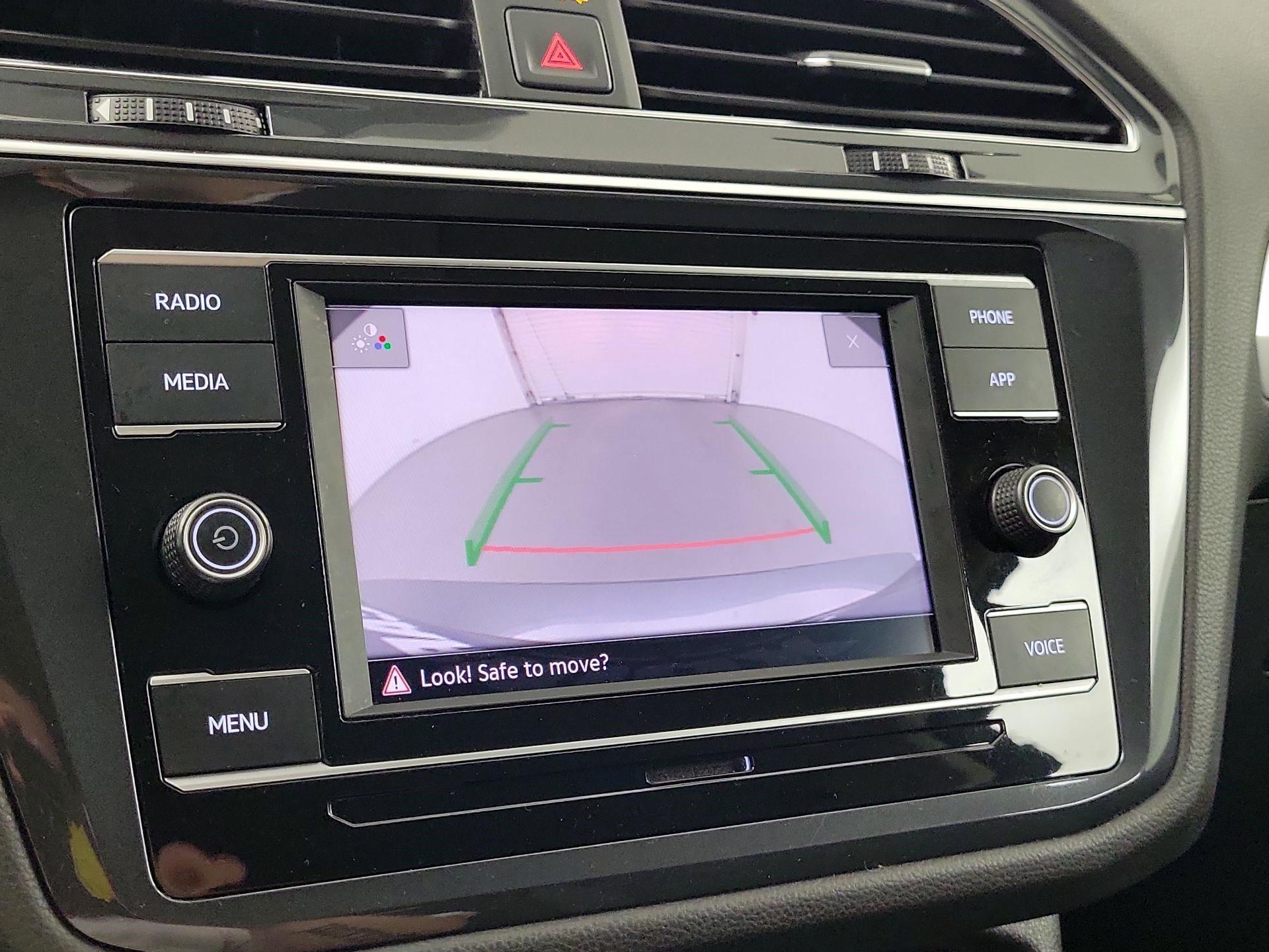 Thumbnail: 2021 Volkswagen Tiguan - 12