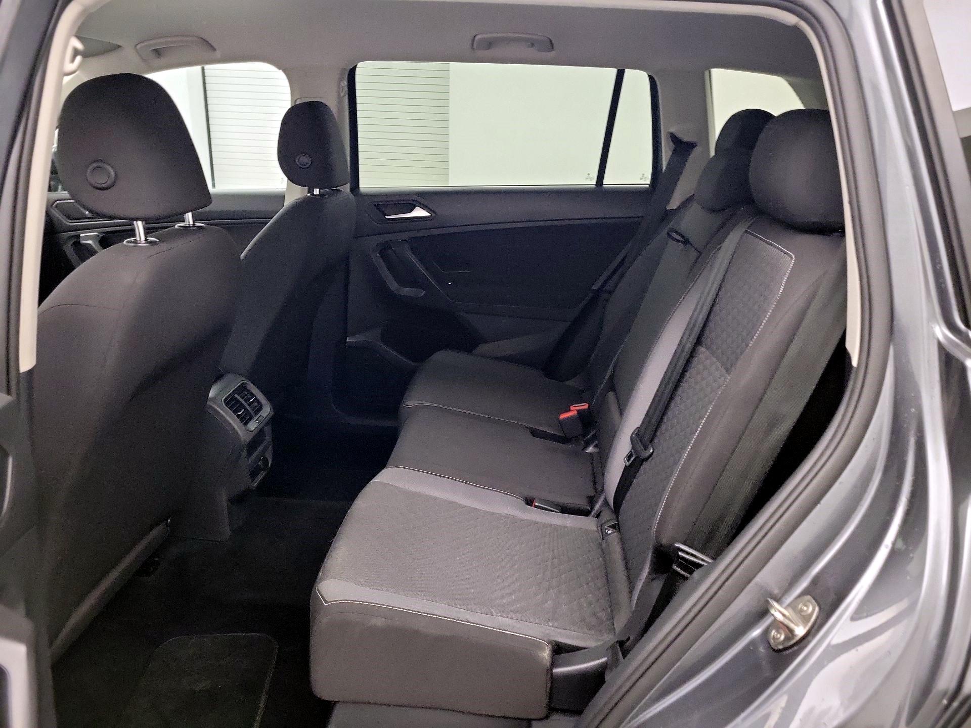 Thumbnail: 2021 Volkswagen Tiguan - 17