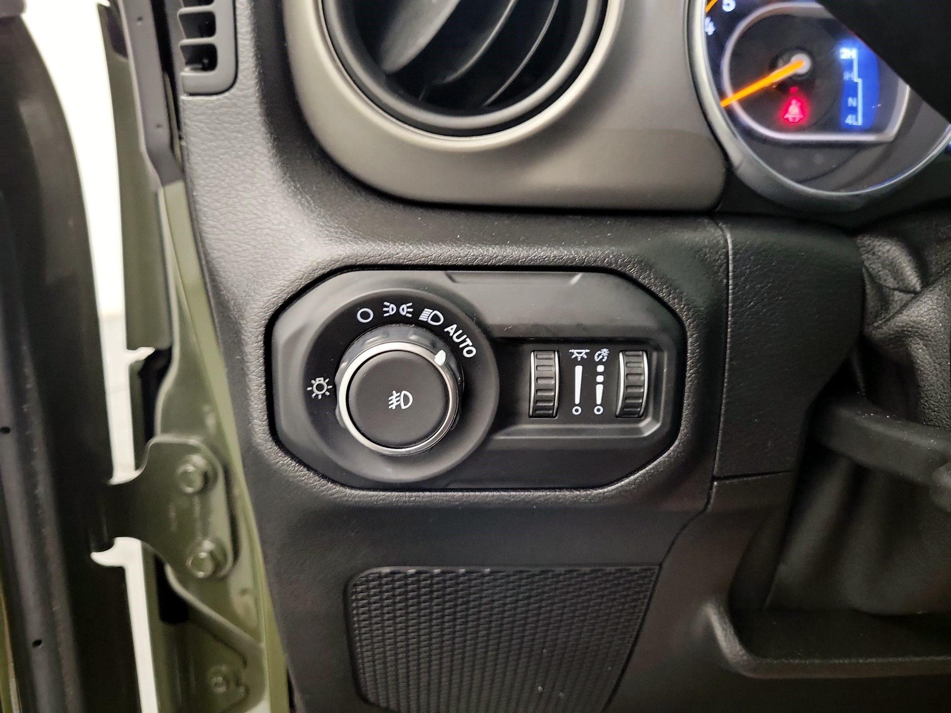 Thumbnail: 2021 Jeep Wrangler - 11