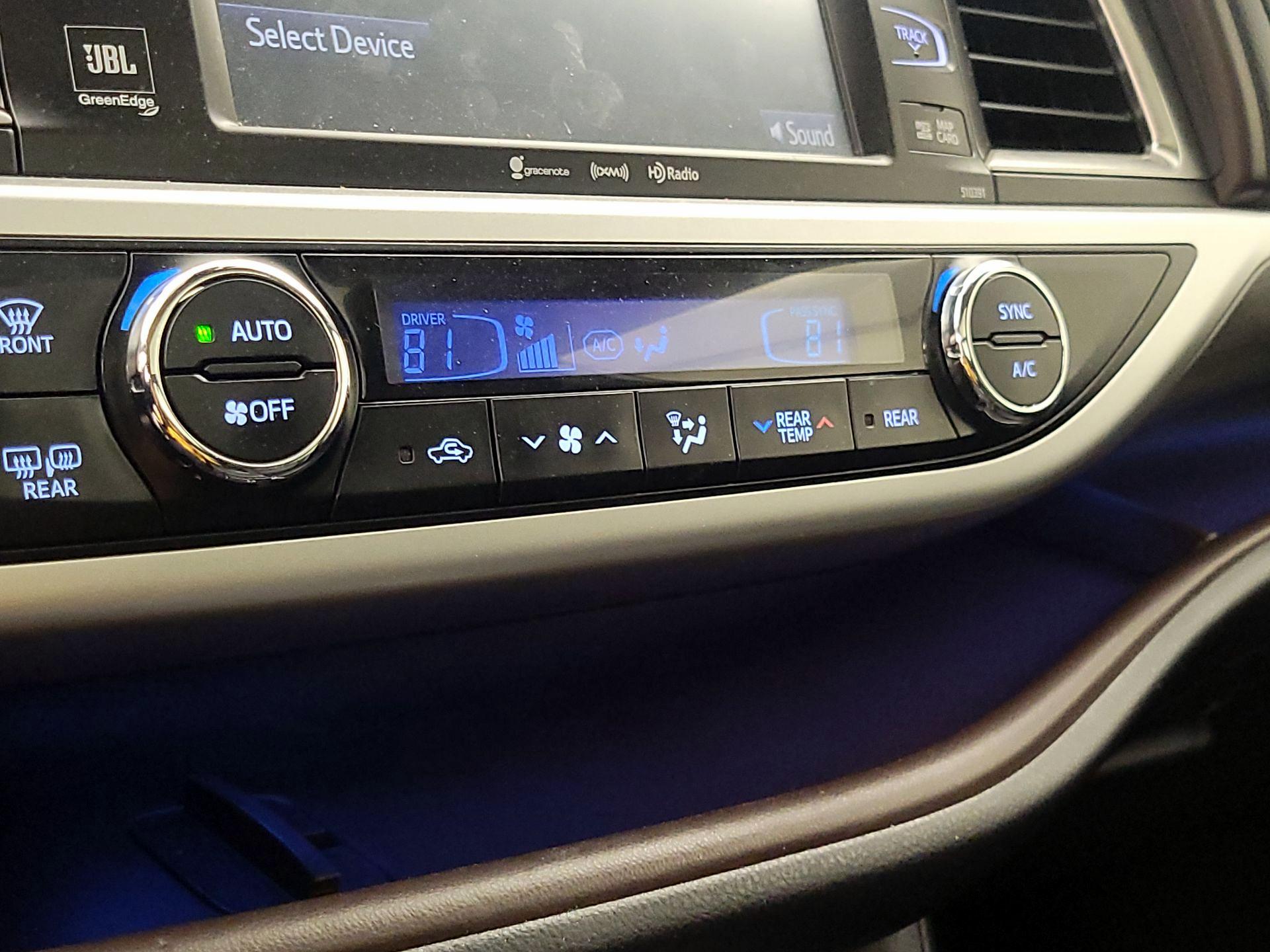 Thumbnail: 2019 Toyota Highlander - 16
