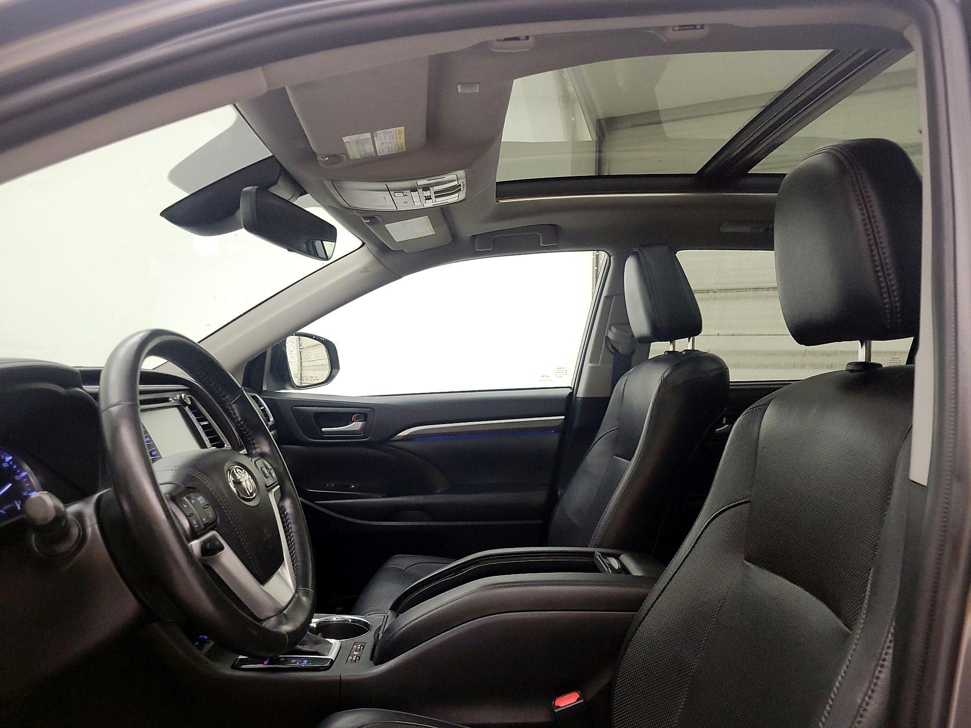 Thumbnail: 2019 Toyota Highlander - 19