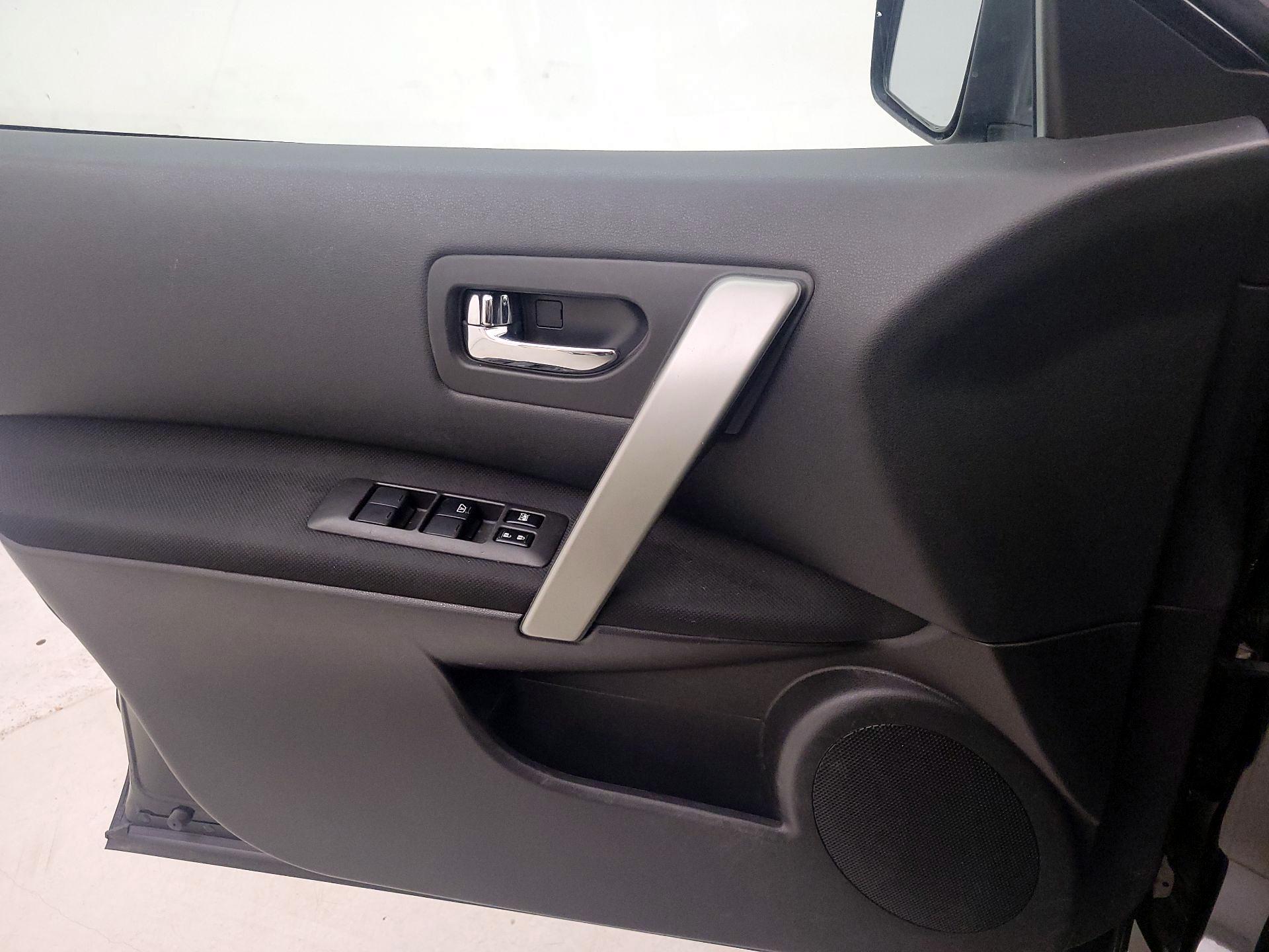 Thumbnail: 2015 Nissan Rogue - 12