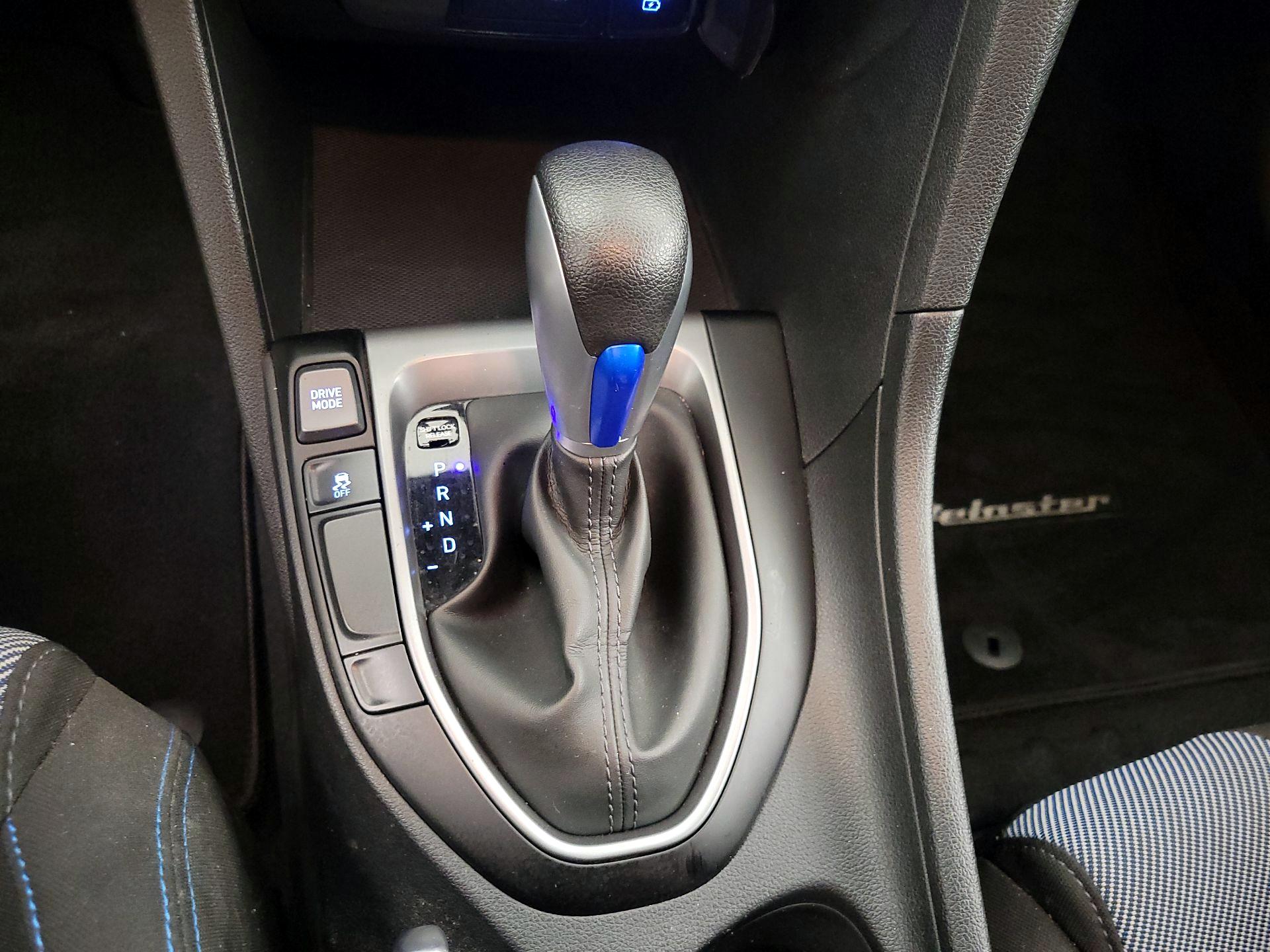 Thumbnail: 2019 Hyundai Veloster - 17