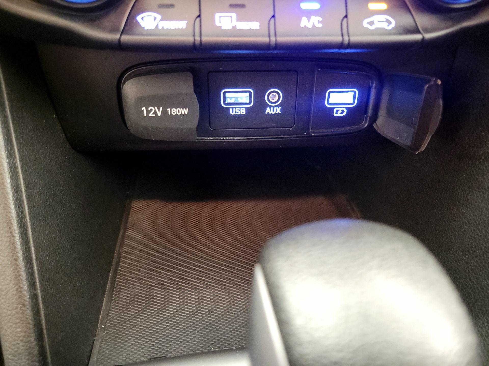 Thumbnail: 2019 Hyundai Veloster - 18