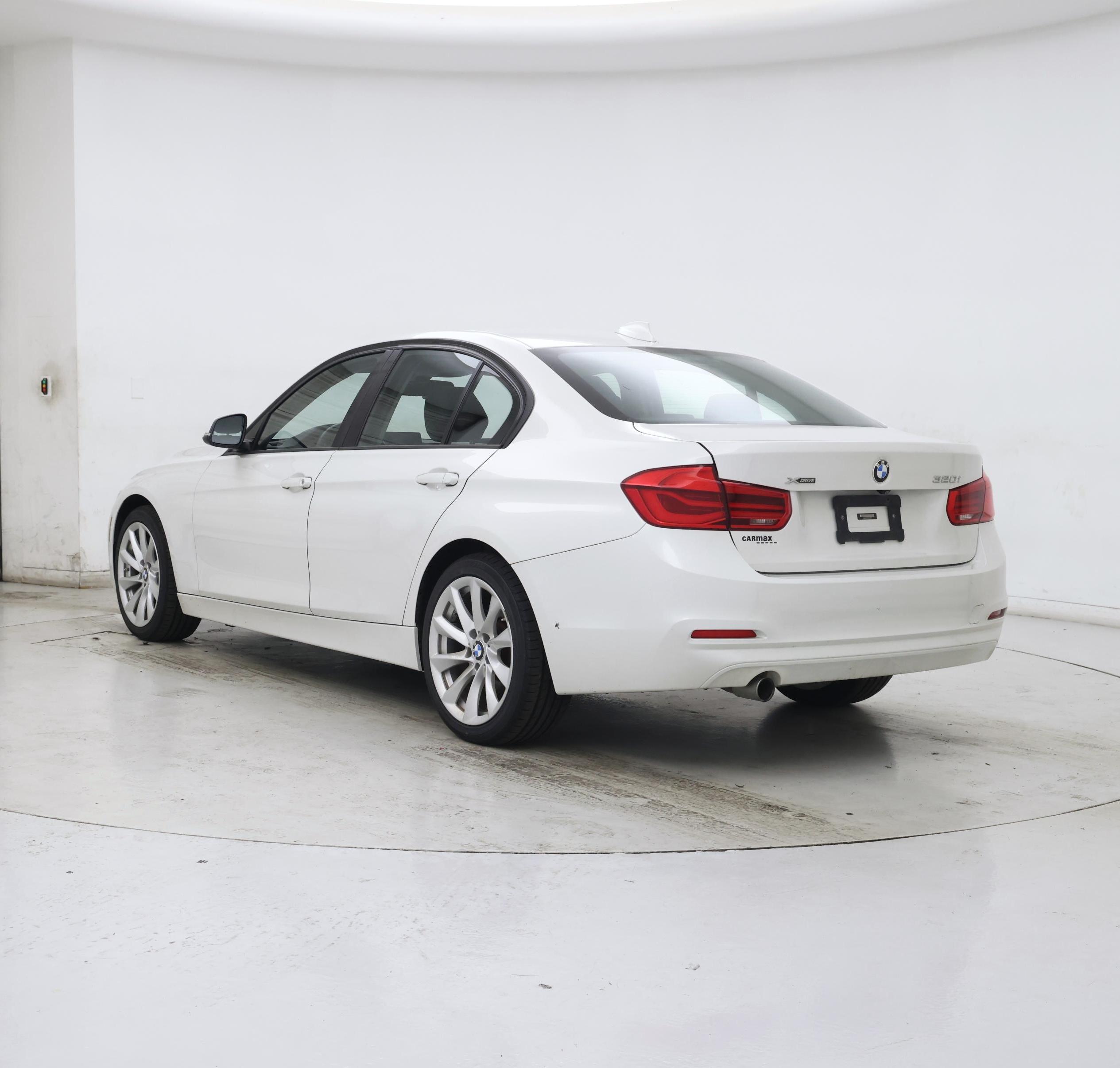 Thumbnail: 2018 BMW 3 Series - 2