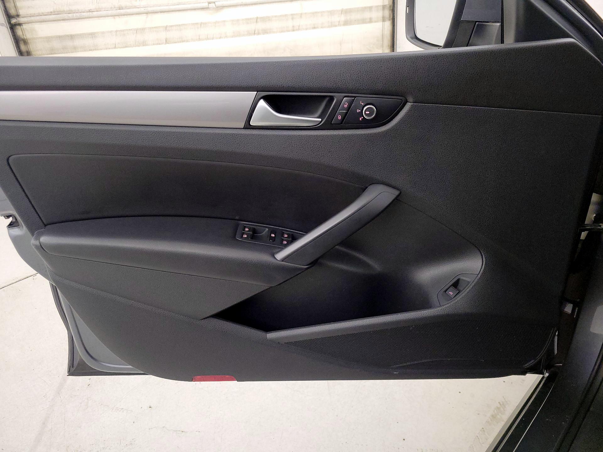 Thumbnail: 2015 Volkswagen Passat - 12