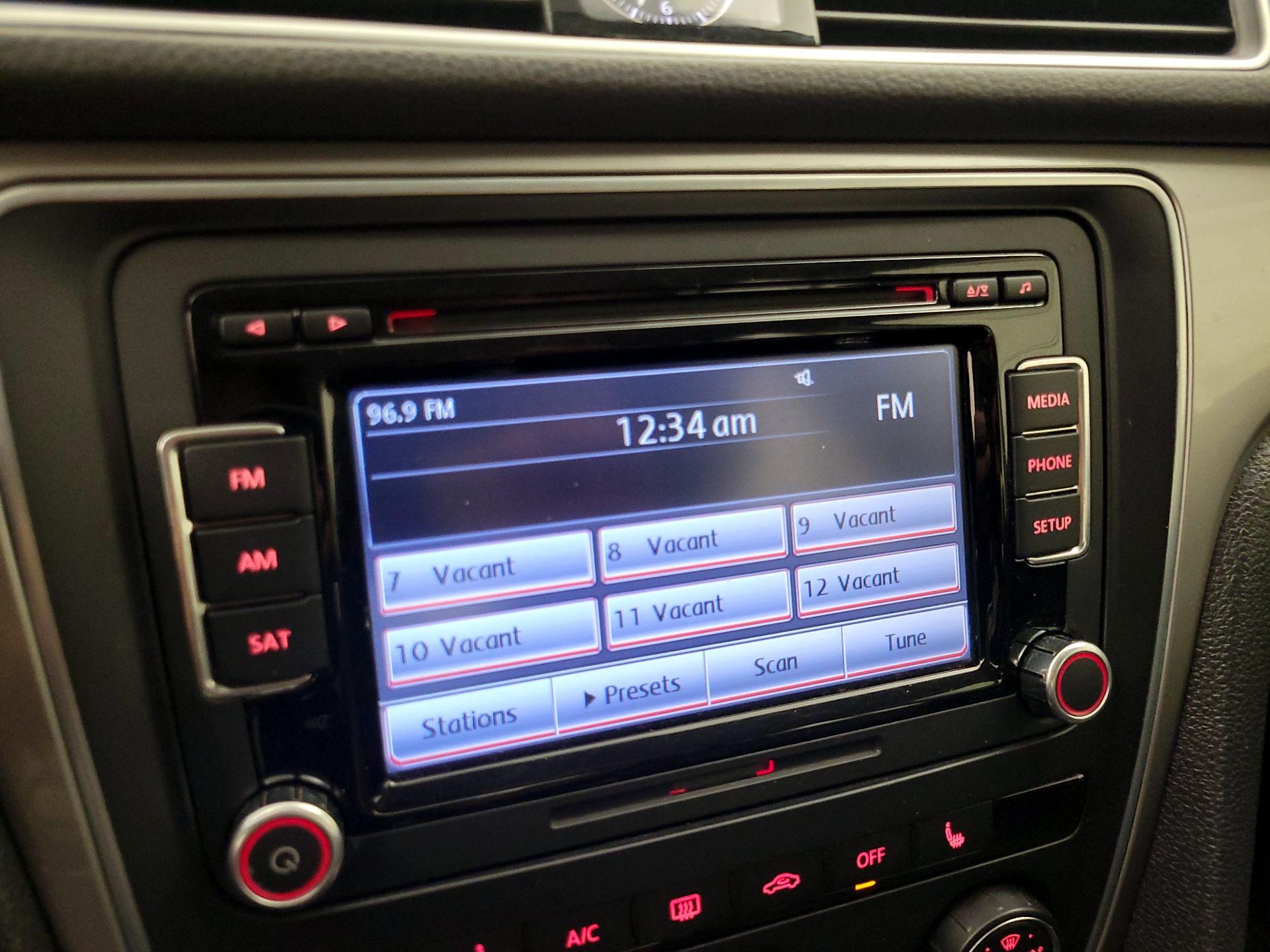 Thumbnail: 2015 Volkswagen Passat - 15